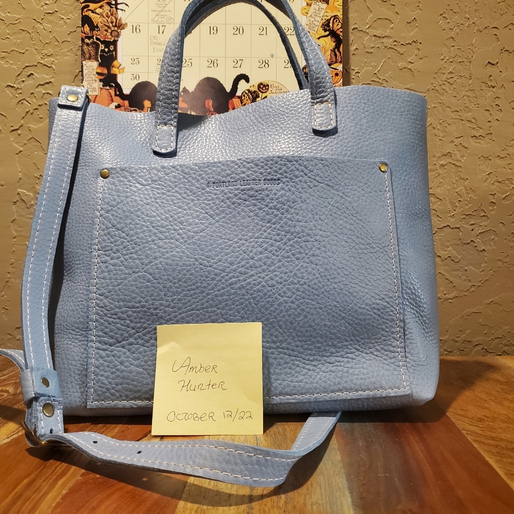 Portland Leather Goods medium cross body classic Color: Dream.